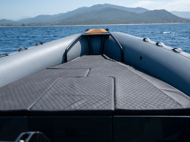 Pronájem lodi Porto Pollo lákavé ceny Activ 605 Sundeck