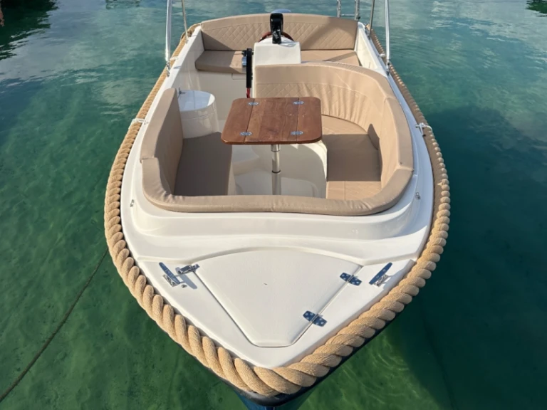 Pronájem Motorová loď kruger s licencí