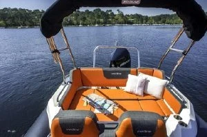 Pronájem Polotuhá loď Zodiac s licencí