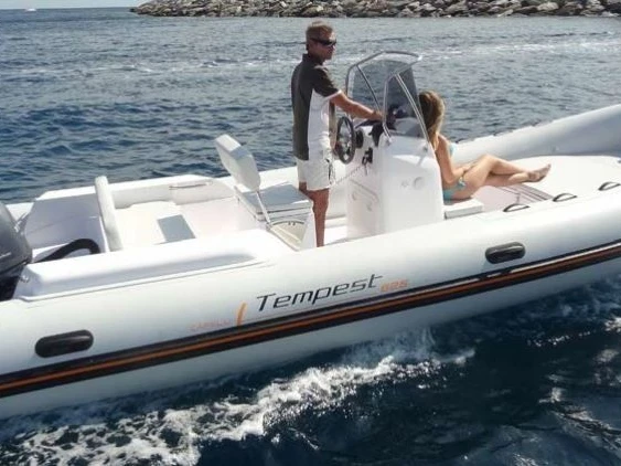 Pronájem lodi Port-Haliguen lákavé ceny Tempest 630