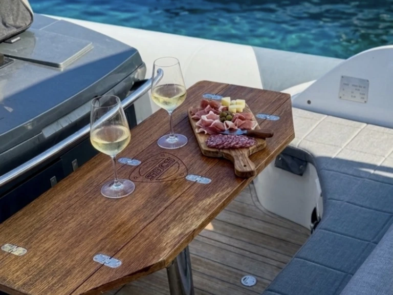 Sacs-Marine Strider 11 jednotlivci a charterové společnosti v Porto Rotondo