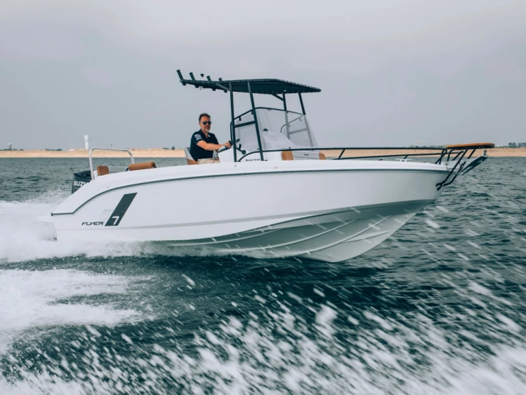 Motorová loď k pronájmu v Sète za nejlepší cenu