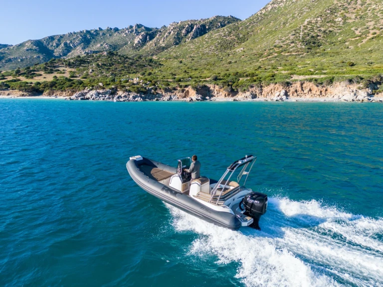 Pronájem Polotuhá loď v Sète -Bsc 62 Classic