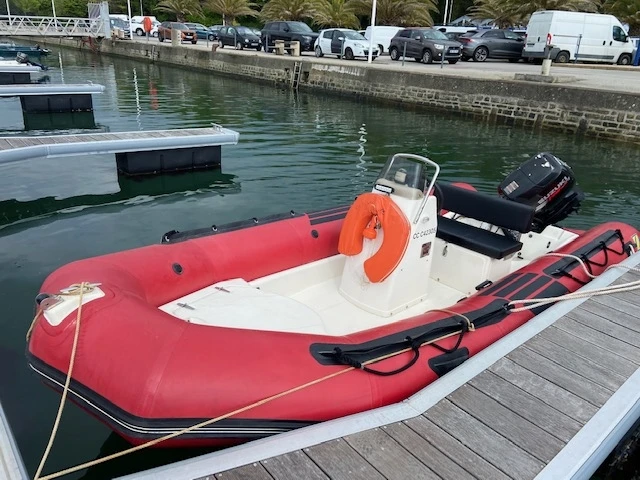 Polotuhá loď k pronájmu v Bénodet za nejlepší cenu