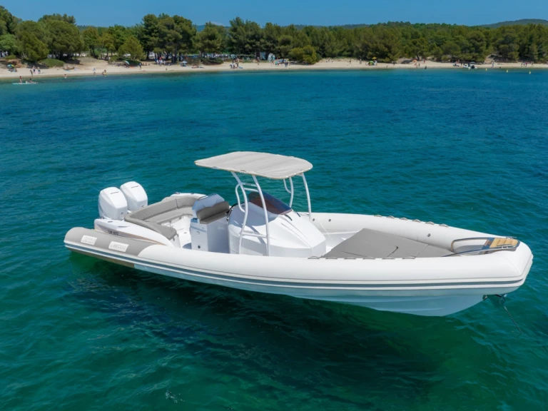 Pronájem Polotuhá loď v Bandol -U FANALE LIBECCIU 1000