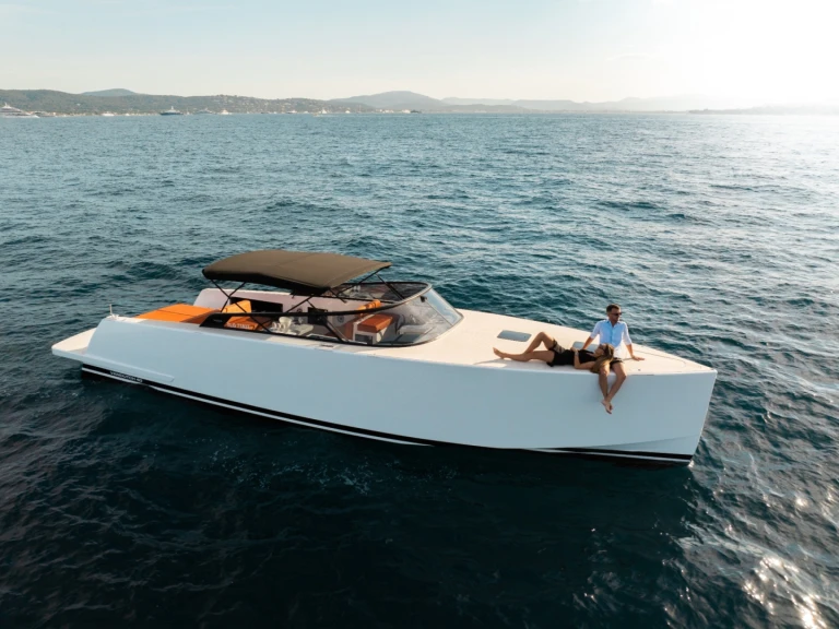 Pronajmout Motorová loď se skipperem či ne VanDutch v Sainte-Maxime