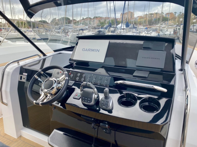 Pronajmout si Pardo Yachts Pardo 38 v Port Grimaud