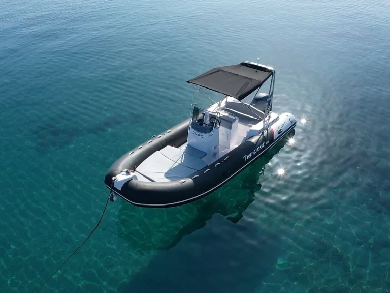 Pronájem lodi Latchi lákavé ceny Tempest 625 Easy