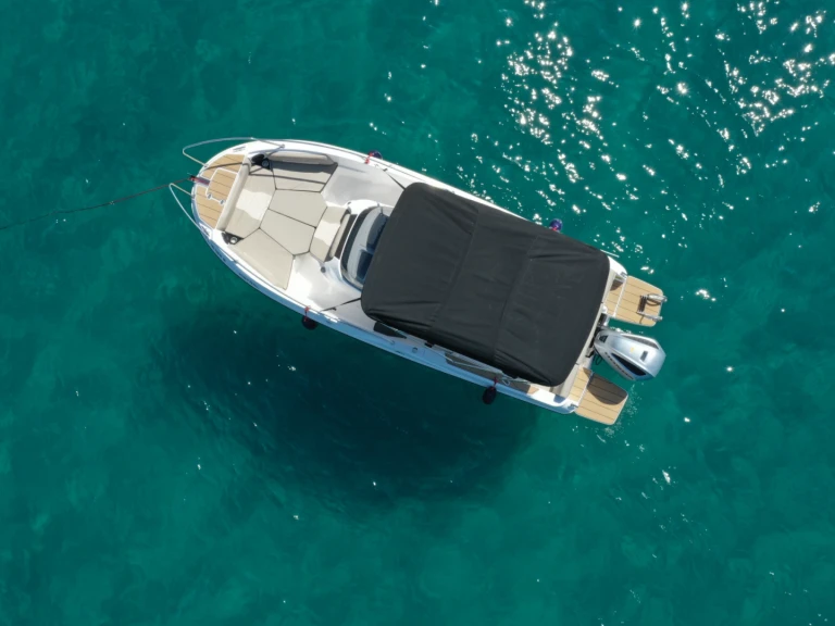 Pronájem lodi Karnic SL691 v Latchi na Samboatu