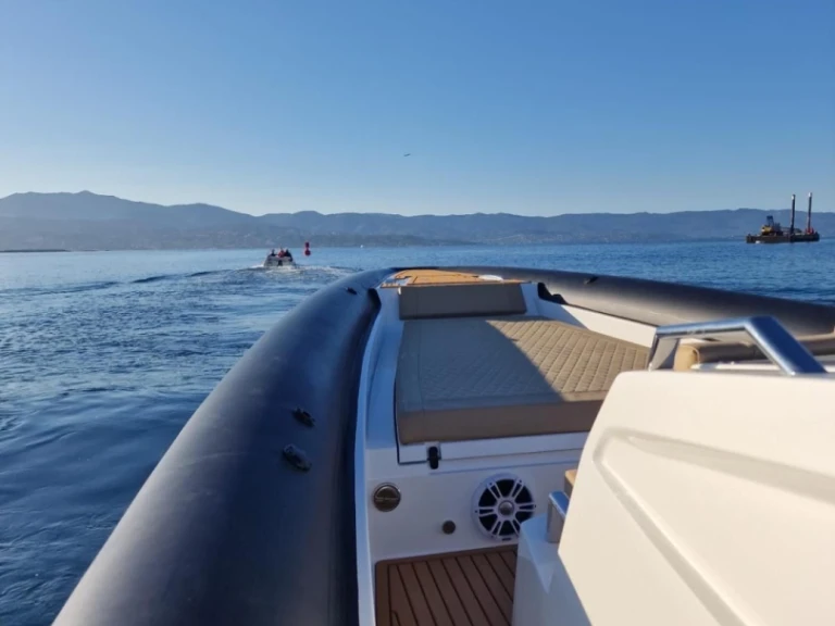 Pronajmout si Northstar ION 12 ION 12 v Porticcio