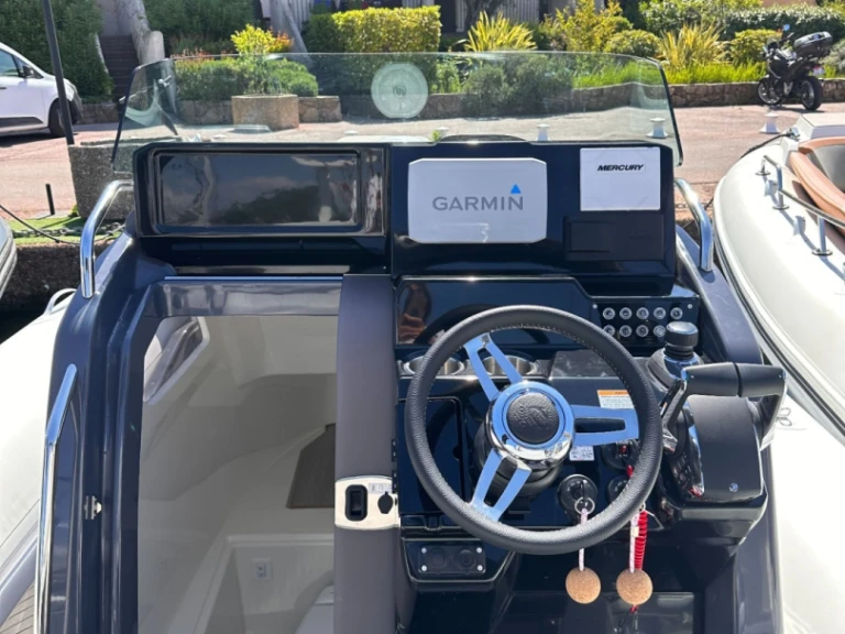 Pronájem lodi Zodiac Medline 9 v Cogolin na Samboatu