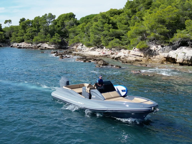 Zar ZAR 85 Sport Luxury jednotlivci a charterové společnosti v Cogolin
