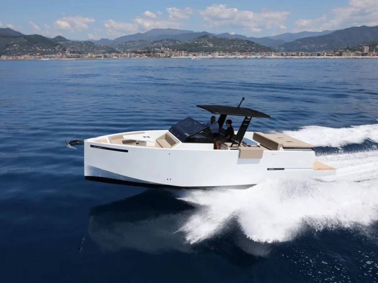 Pronájem Motorová loď DE ANTONIO Yachts s licencí
