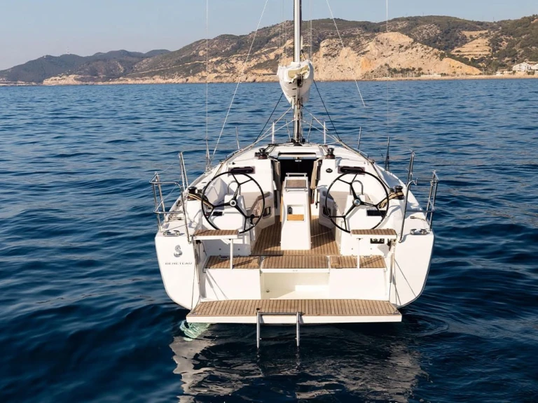 Pronajmout si Bénéteau Oceanis 34.1 v Ajaccio