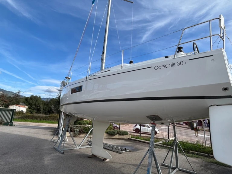 Pronajmout si Bénéteau Oceanis 30.1 v Ajaccio