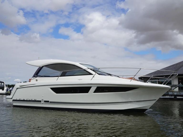 Pronájem lodi Saint Raphael lákavé ceny Leader 9