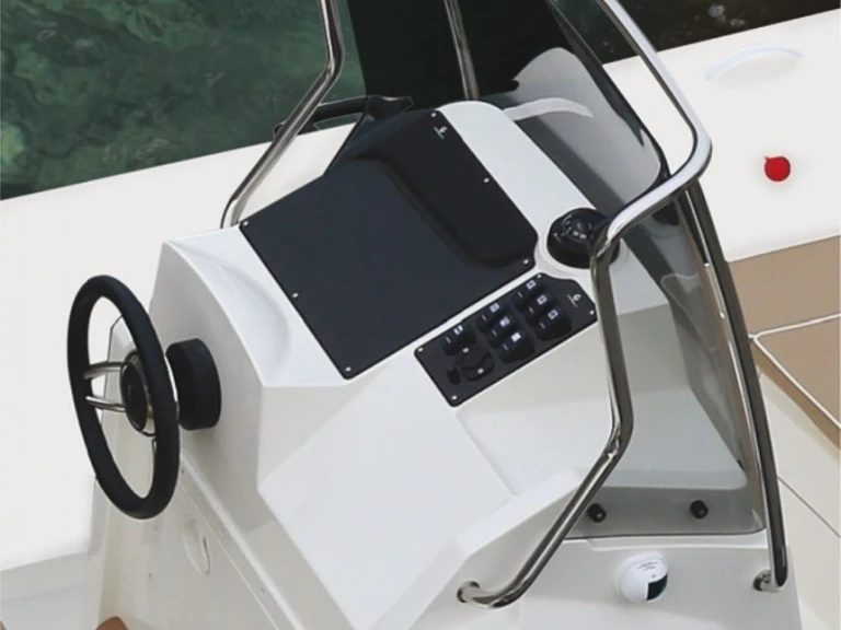 Pronájem Polotuhá loď Capelli s licencí