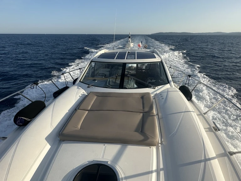 Pronajmout Jachta se skipperem či ne Absolute Yachts v Saint Raphael