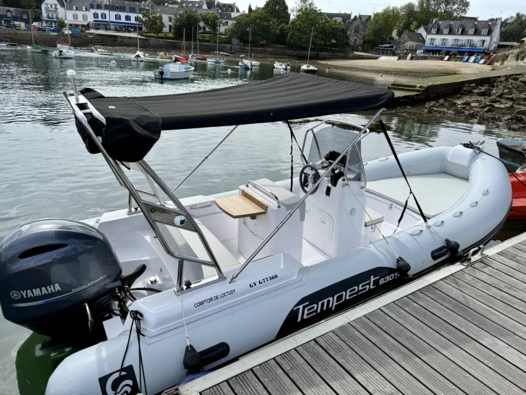 Pronájem lodi Capelli Tempest 630 v Combrit na Samboatu