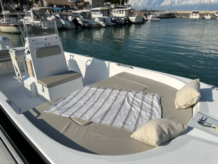 Cn-Cap-Ferret SEAWEED 675 jednotlivci a charterové společnosti v Port de La Flotte