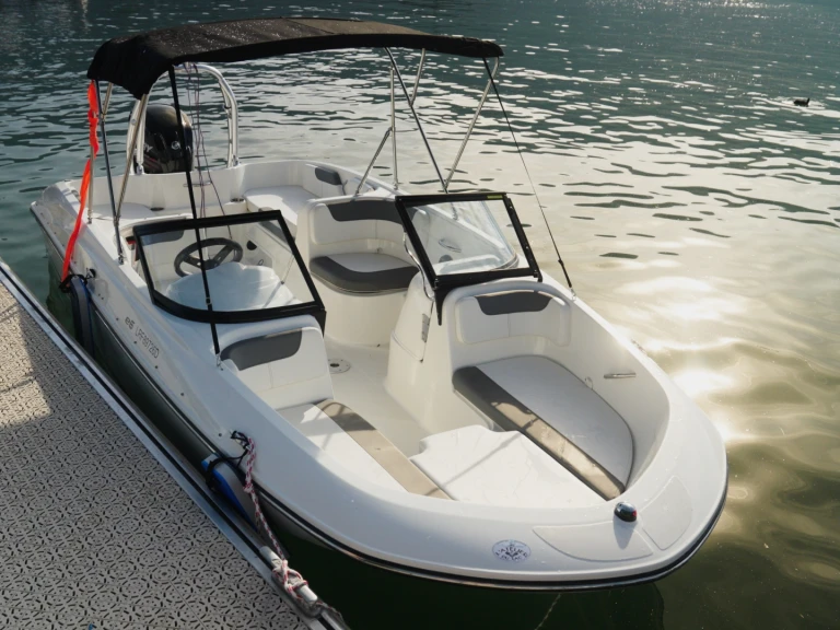 Bayliner ELEMENT 180 XL jednotlivci a charterové společnosti v Aix-les-Bains
