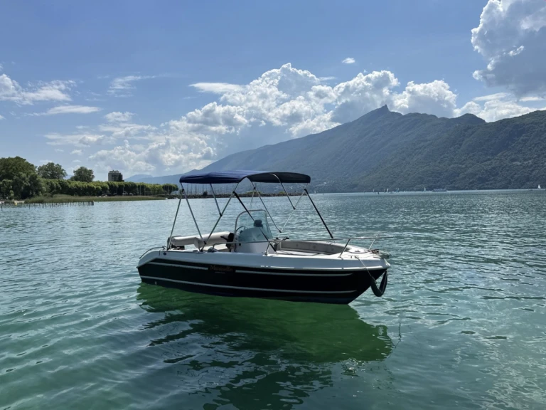 Pronajmout Motorová loď se skipperem či ne Marinello v Aix-les-Bains