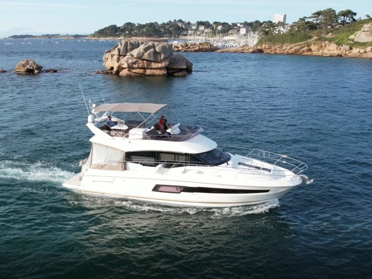 Jeanneau Prestige 460 jednotlivci a charterové společnosti v Trébeurden