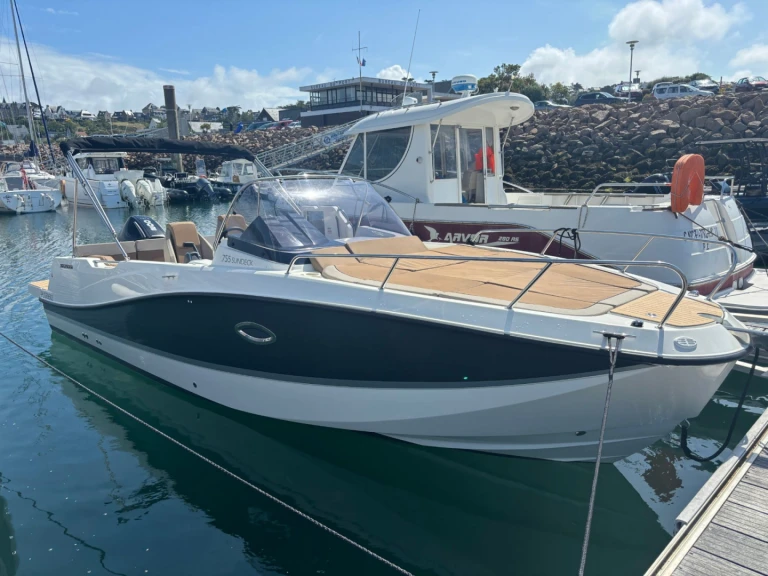 Pronajmout si Quicksilver QUICKSILVER 755 ACTIV SUNDECK v Trébeurden