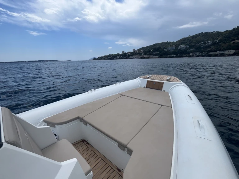 Pronajmout Polotuhá loď se skipperem či ne Renier v Cannes