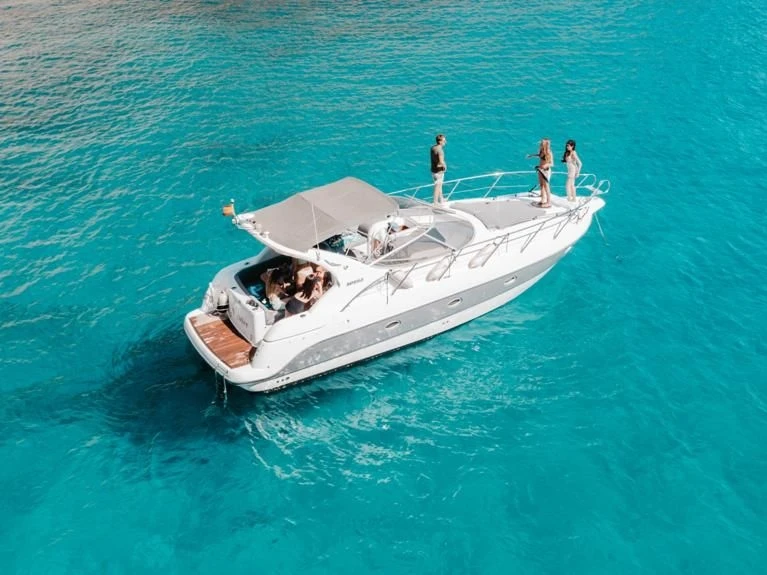 Pronájem Motorová loď Sessa Marine Oyster s licencí