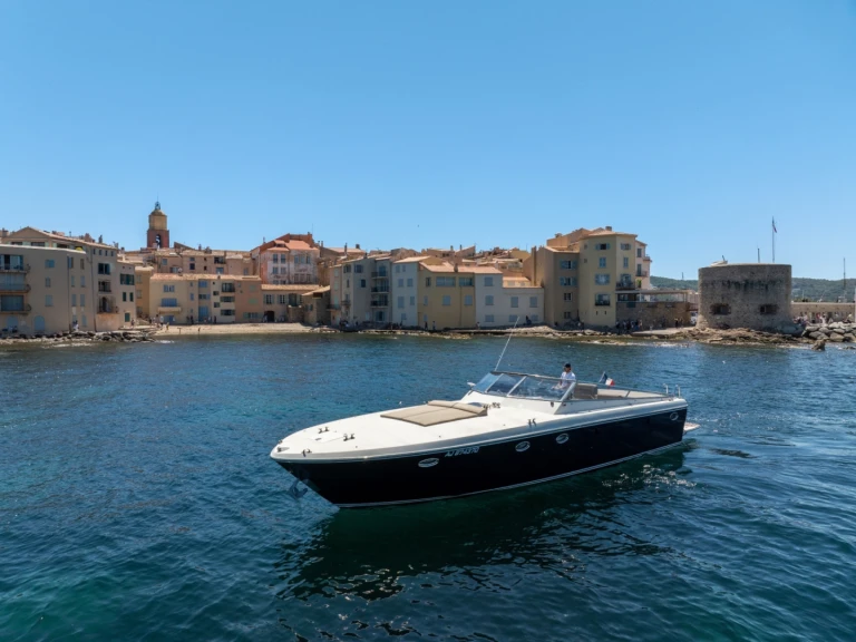 Motorová loď k pronájmu v Saint-Tropez za nejlepší cenu