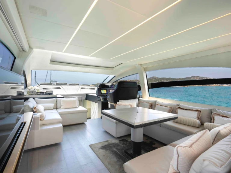 Pronájem lodi Saint-Tropez lákavé ceny PERSHING 70