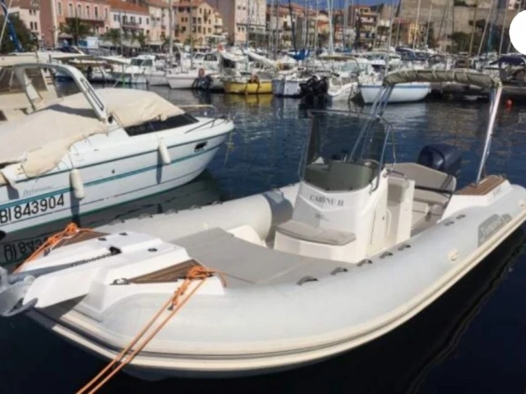 Pronajmout si Capelli Tempest 700 v Portigliolo