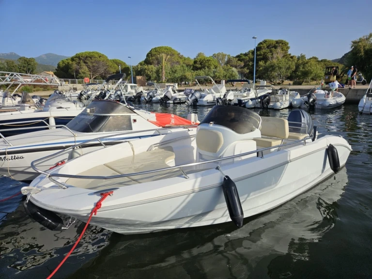 Pronajmout si Sessa Marine Key Largo One v Saint-Florent