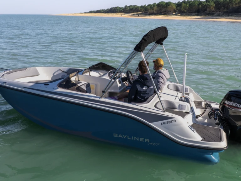 Motorová loď k pronájmu v Soubise za nejlepší cenu