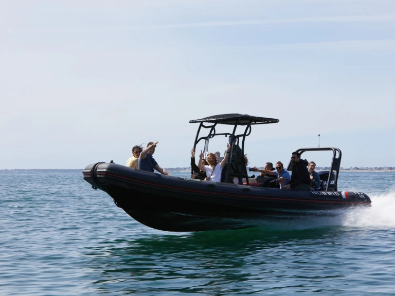 Polotuhá loď k pronájmu v La Trinité-sur-Mer za nejlepší cenu