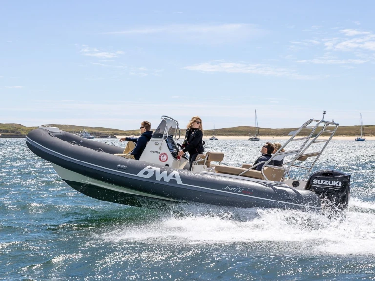 Polotuhá loď k pronájmu v La Trinité-sur-Mer za nejlepší cenu