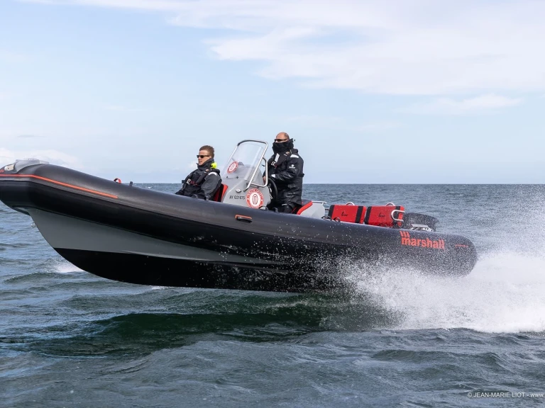 Pronájem Polotuhá loď v La Trinité-sur-Mer -Marshall MARSHALL M4