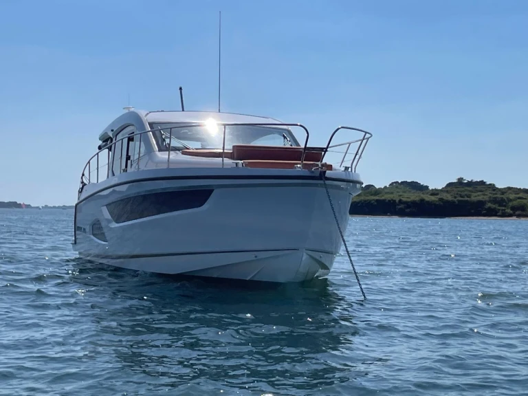 Pronajmout Motorová loď se skipperem či ne Sealine v La Trinité-sur-Mer