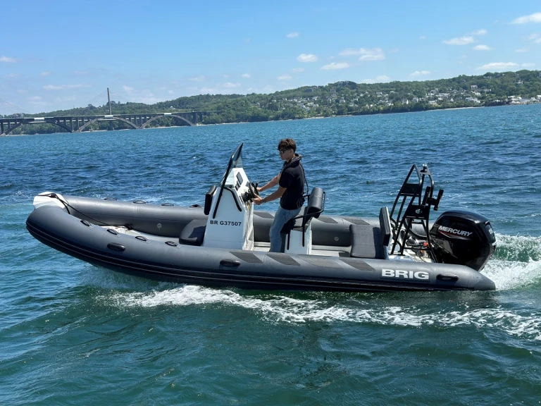 Pronájem Polotuhá loď v Brest -Brig Navigator 610