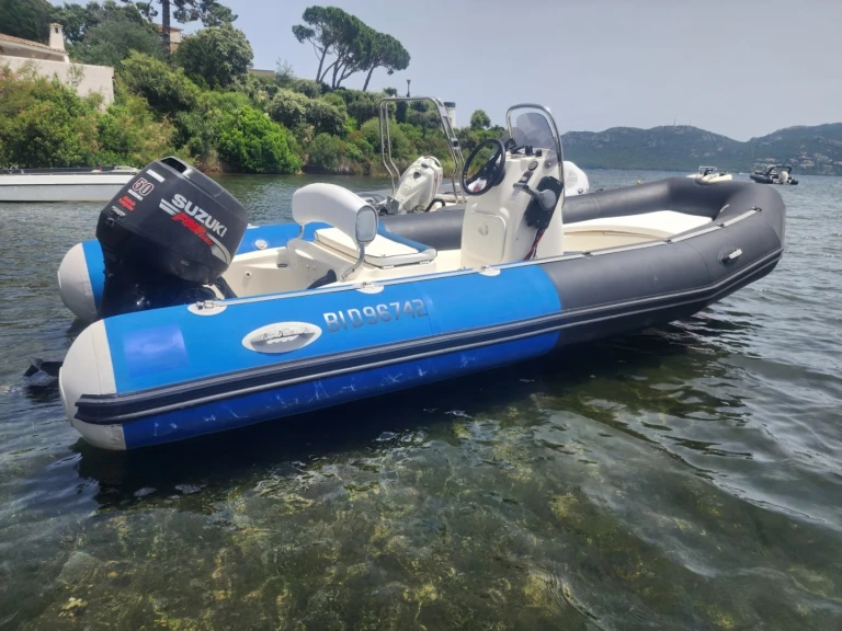 Pronájem Polotuhá loď v Porto-Vecchio -Zodiac Sundream