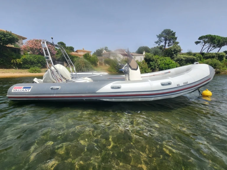 Pronájem lodi Valiant sport 620 v Porto-Vecchio na Samboatu