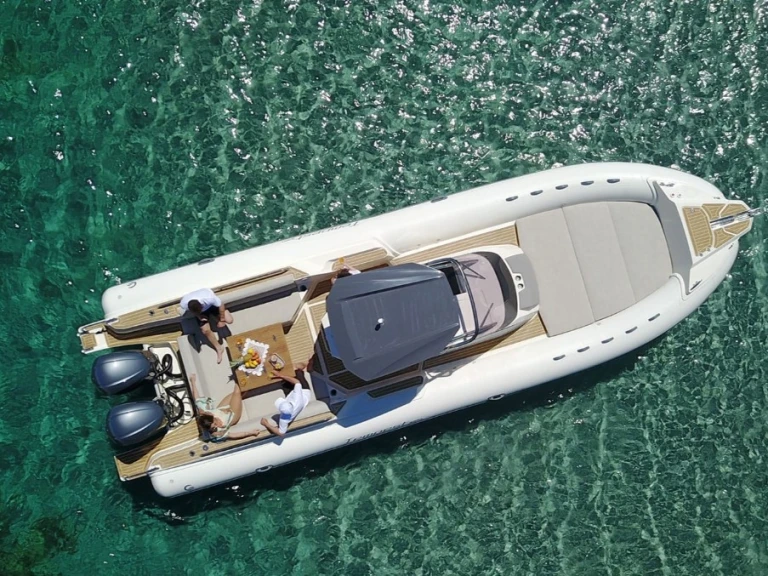 Capelli Tempest 1000 CC jednotlivci a charterové společnosti v Port de Saint-Cyprien Méditerranée