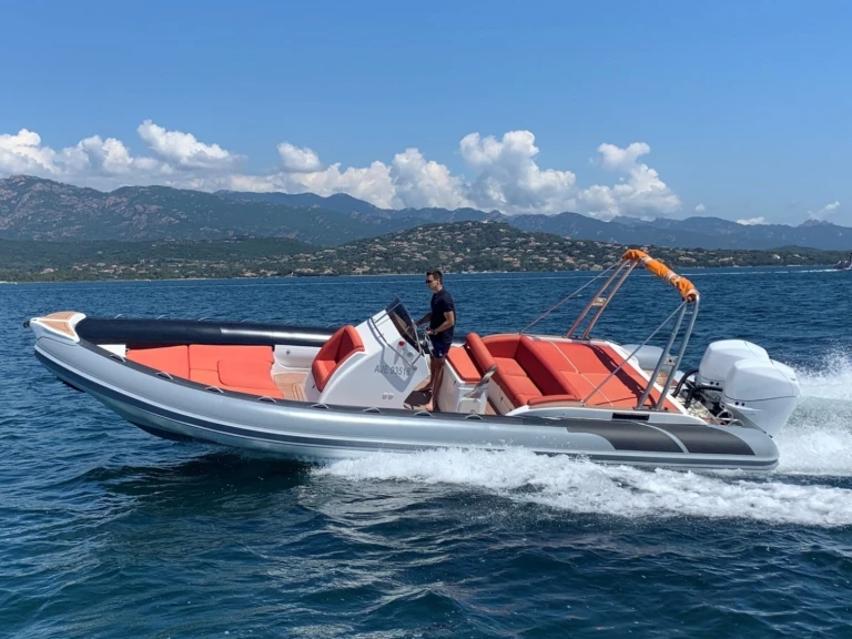Pronájem Polotuhá loď v Porto-Vecchio -Master 900