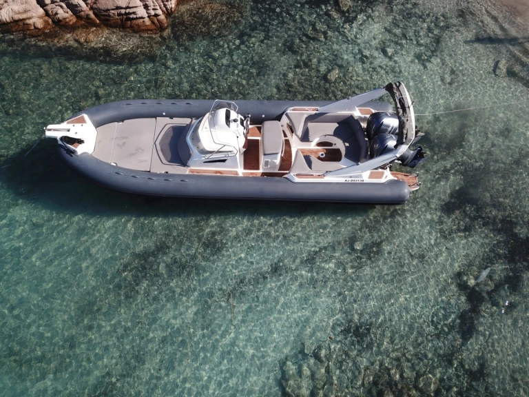 Pronájem lodi Capelli 1000 sun v Porto-Vecchio na Samboatu