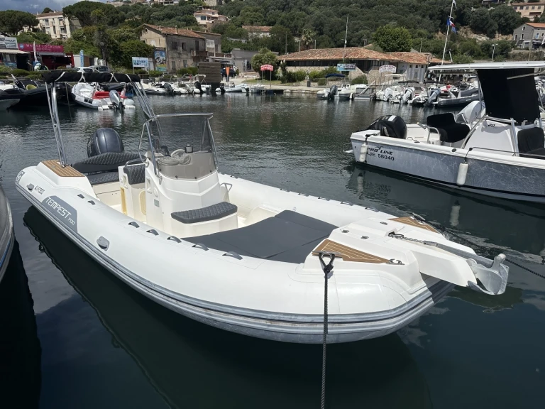 Pronájem lodi Capelli Capelli 700 v Porto-Vecchio na Samboatu