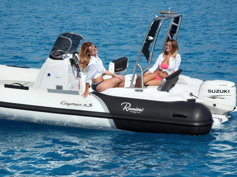 Pronajmout si Ranieri cayman 19 v Porto-Vecchio