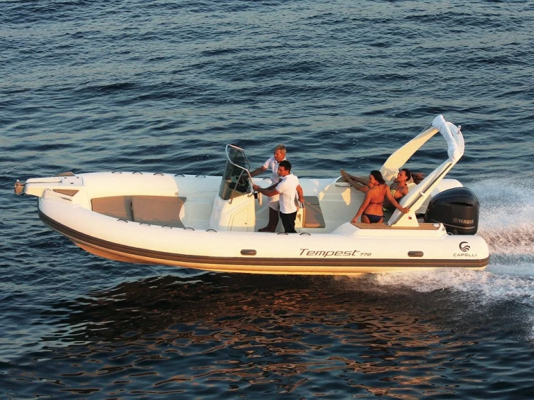 Pronájem lodi Capelli CAPELLI 770 TEMPEST v Porto-Vecchio na Samboatu