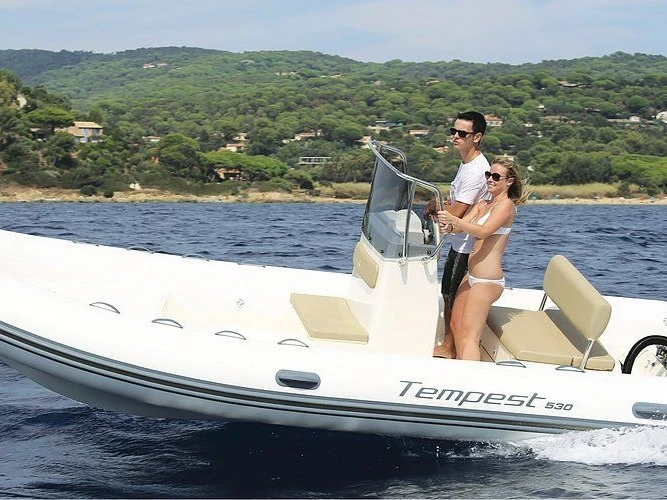 Pronajmout si Capelli Tempest 530 v Porto-Vecchio