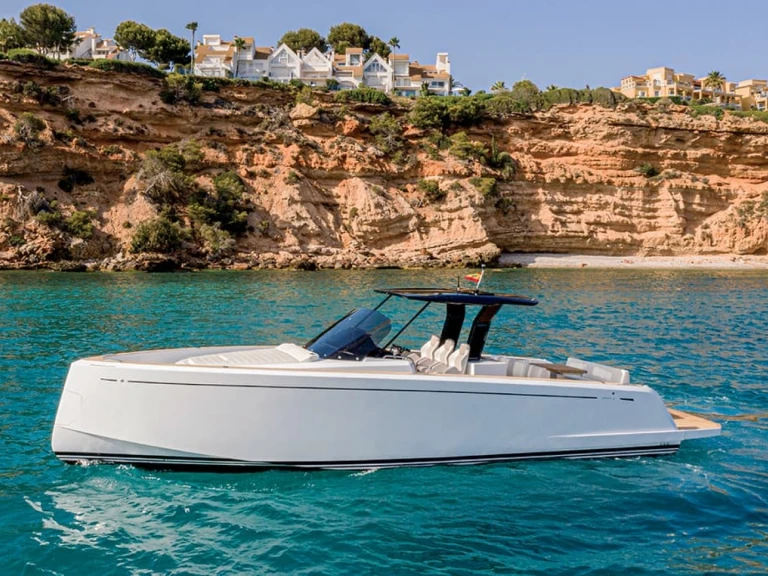 Pronajmout Motorová loď se skipperem či ne Pardo Yachts v Mandelieu-la-Napoule